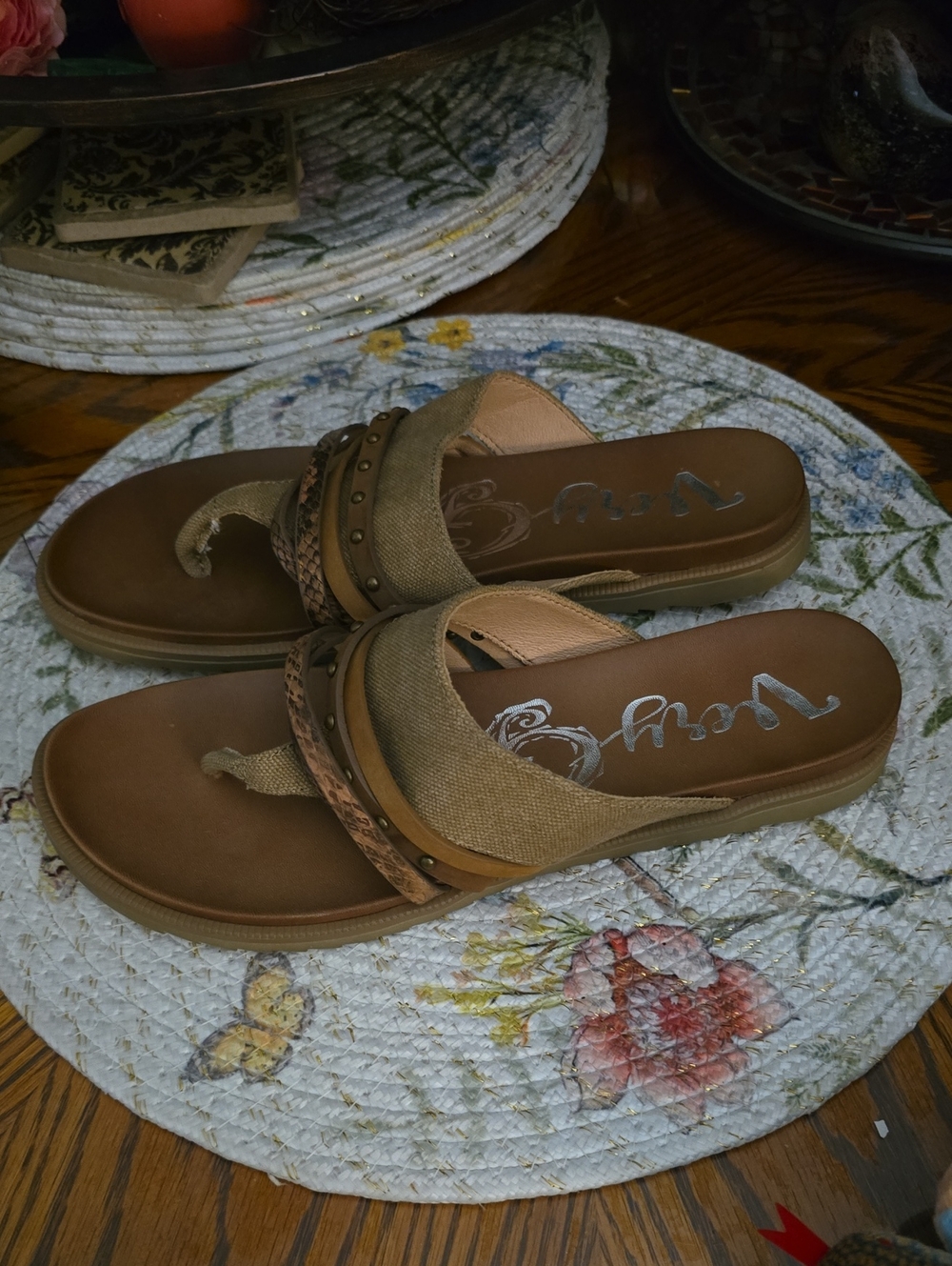 NWOT Very G Slip-on Sandals
